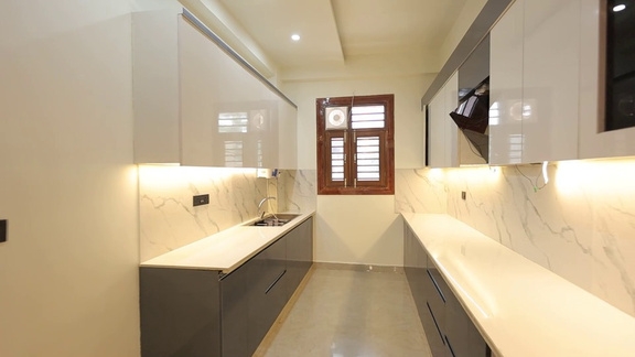 Lounge — Golden Avenue NH-24